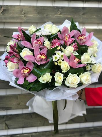 Букет цветов из: Розы и Хризантемы в Залесово