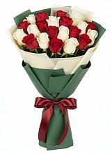 Букет Микс из красных и белых роз в Залесово