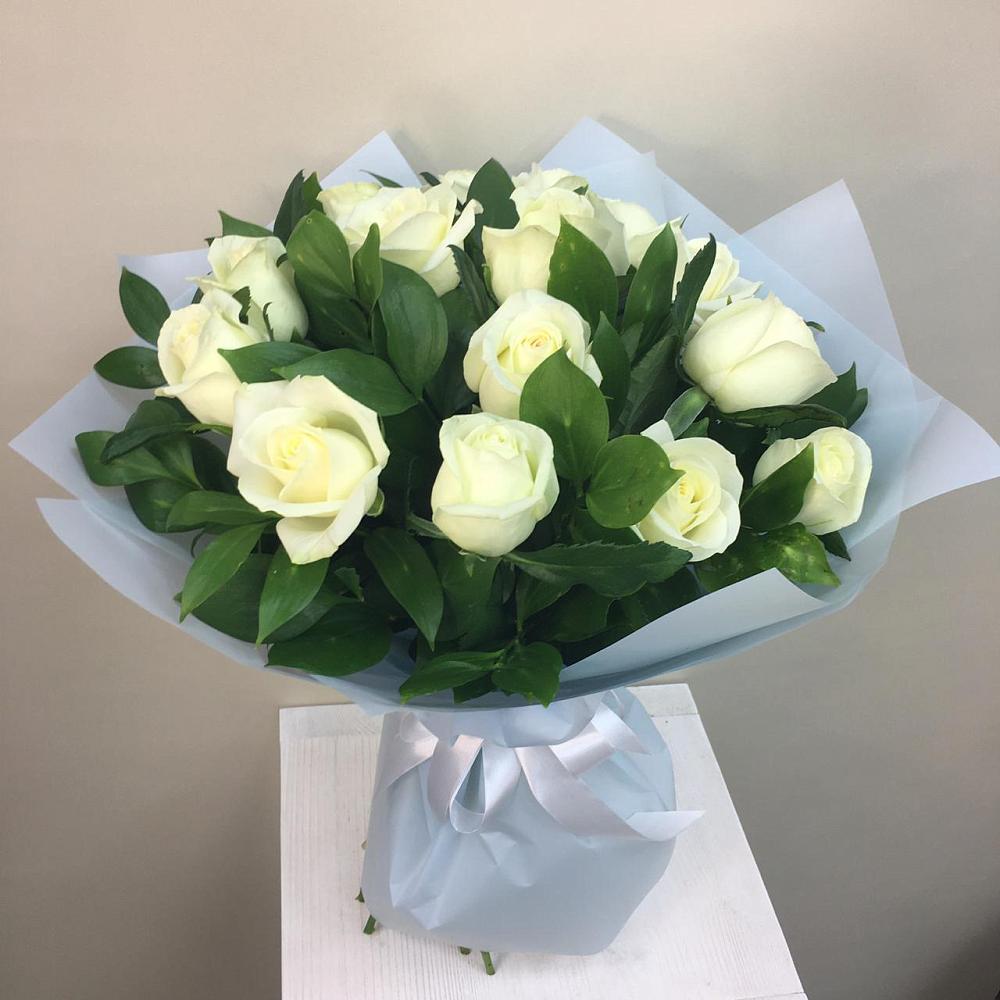 Букет 15 Белых роз Проуд в Залесово