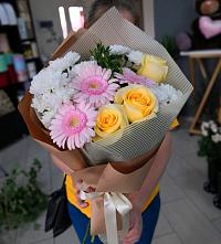 Букет цветов из:  Герберы, Розы и Хризантемы в Залесово