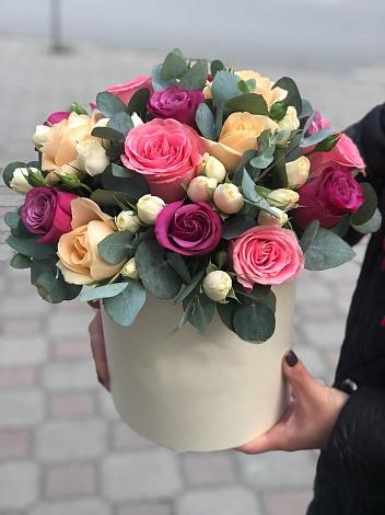 Цветочная композиция из Розы в шляпной коробке в Залесово