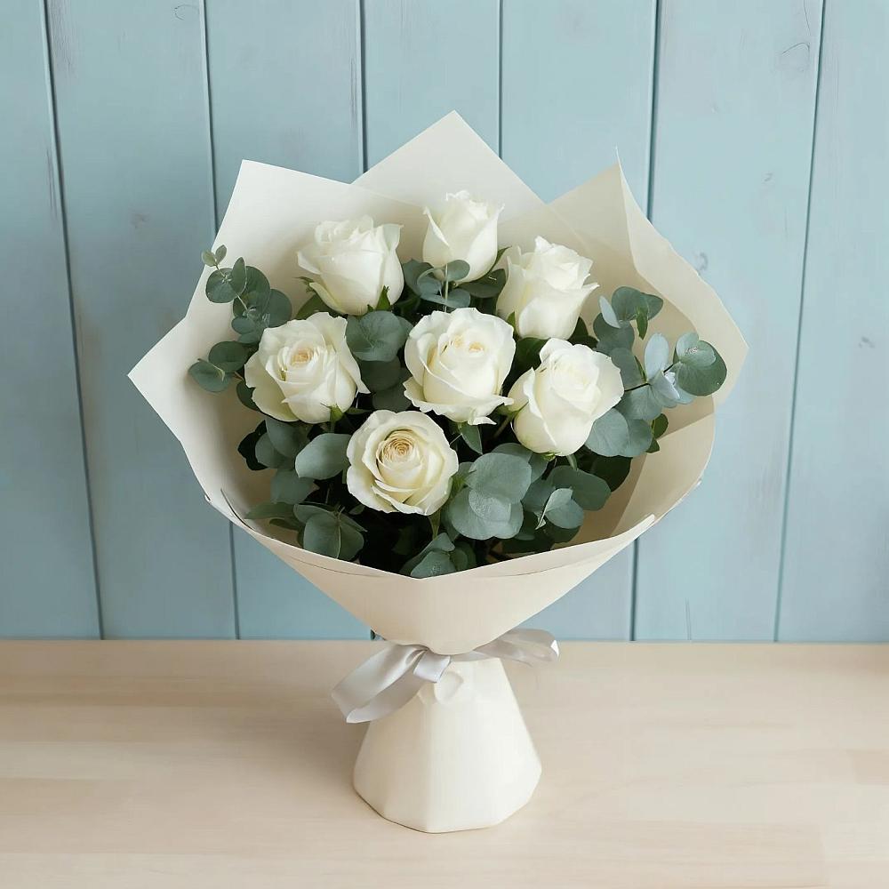 Букет Белые розы в Эвкалипте в Залесово