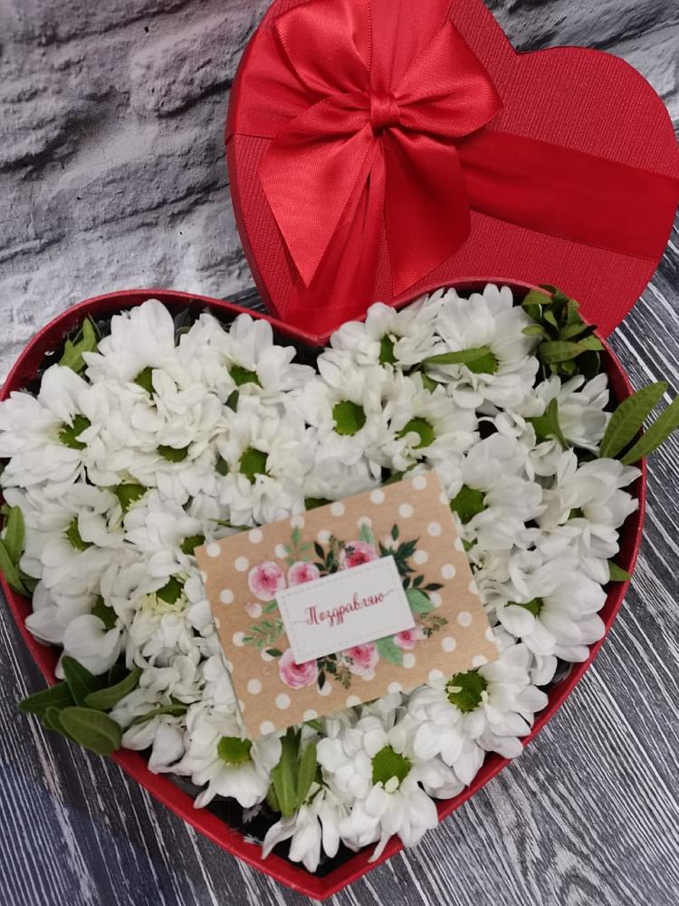 Цветочная композиция из Хризантемы в виде сердца в Залесово