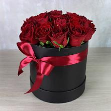 Цветочная композиция из Розы в шляпной коробке в Залесово